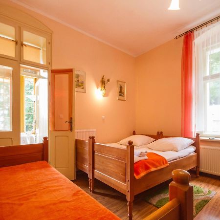 Willa Jagniatkow Bed and Breakfast Buitenkant foto