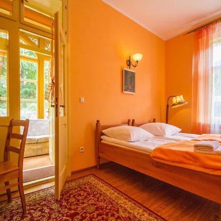 Willa Jagniatkow Bed and Breakfast Buitenkant foto