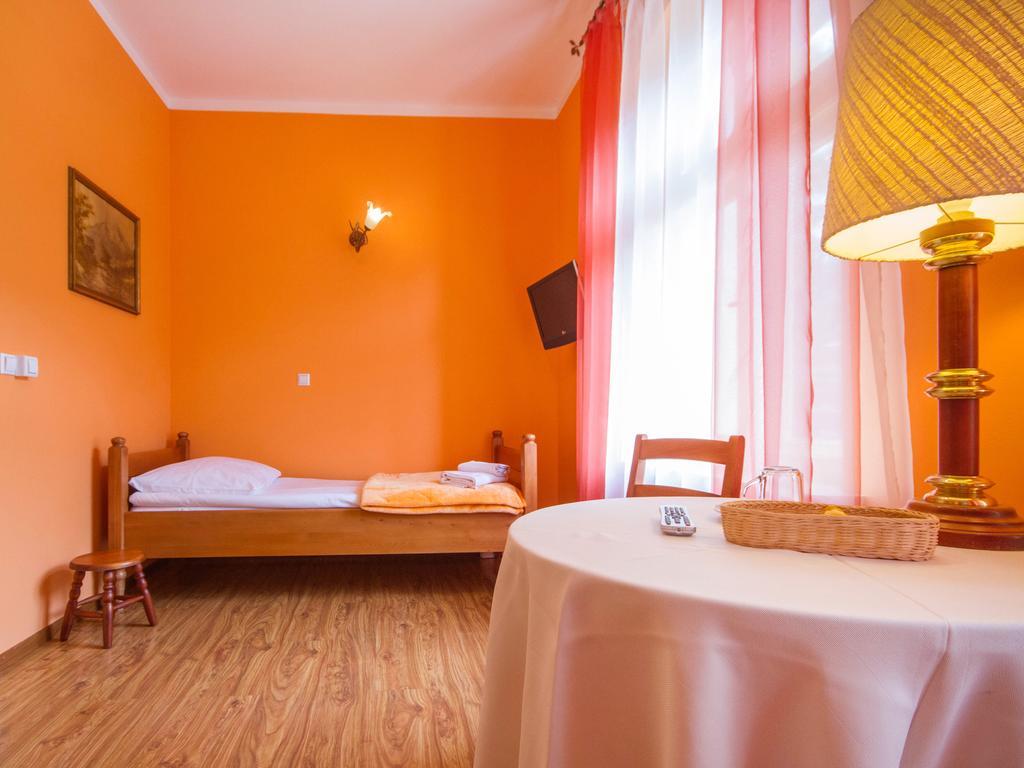 Willa Jagniatkow Bed and Breakfast Buitenkant foto
