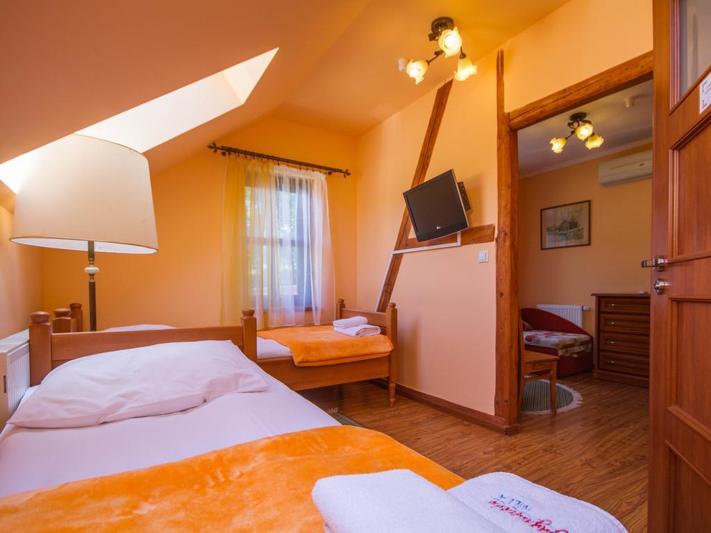 Willa Jagniatkow Bed and Breakfast Buitenkant foto