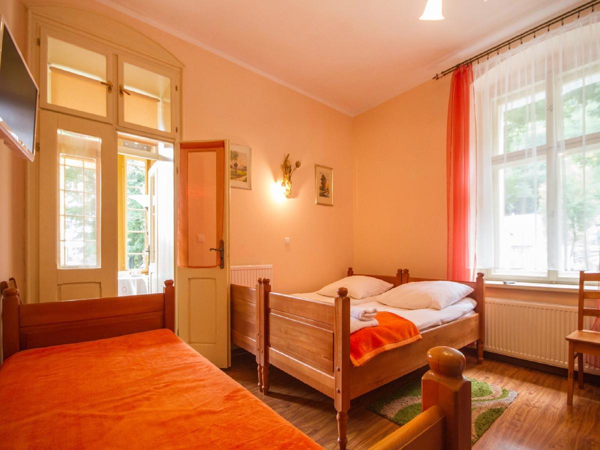 Willa Jagniatkow Bed and Breakfast Buitenkant foto